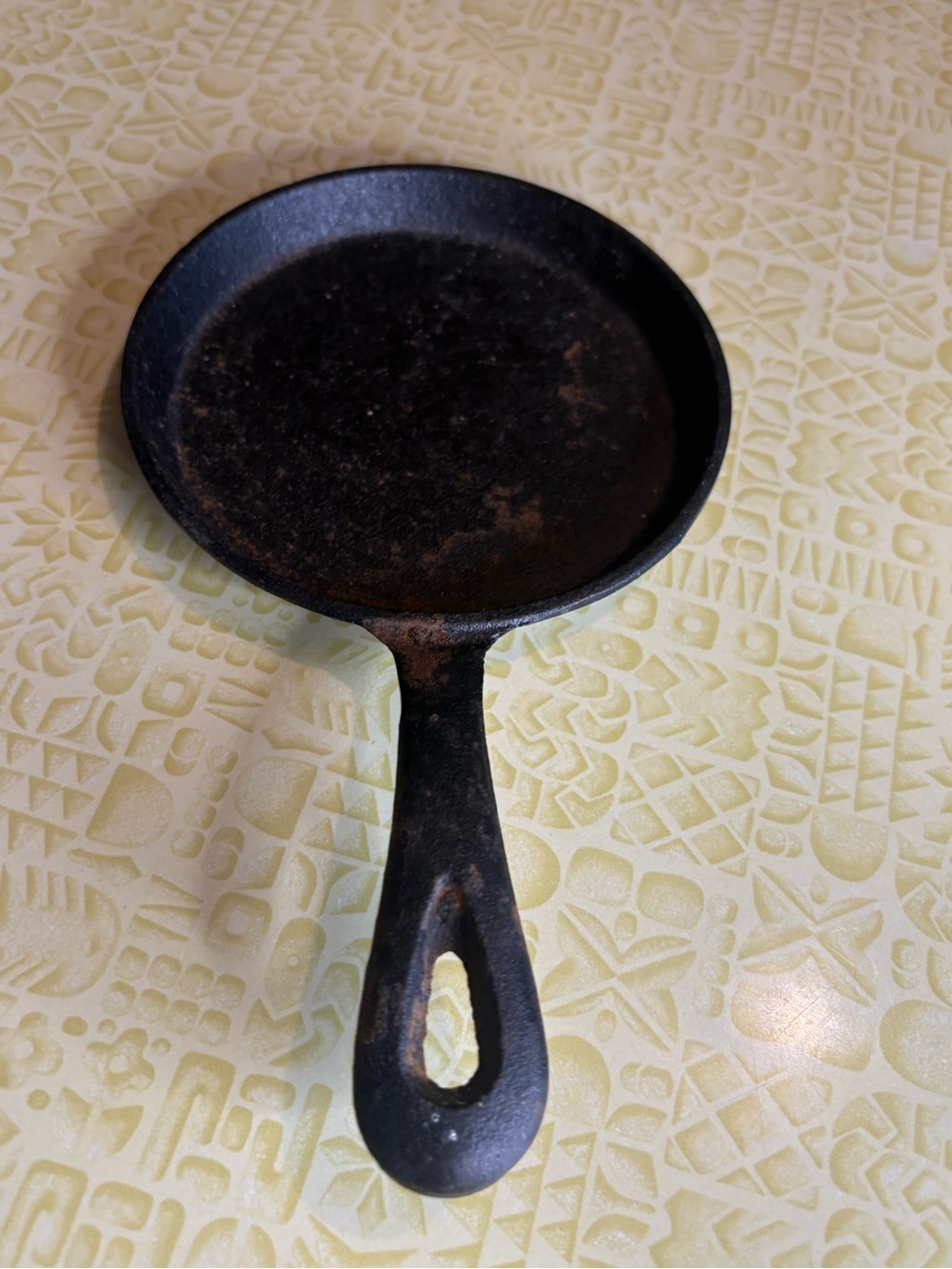 Vintage Black Cast Iron Skillet - Heavy-Duty Frying Pan - Picture 3 of 6